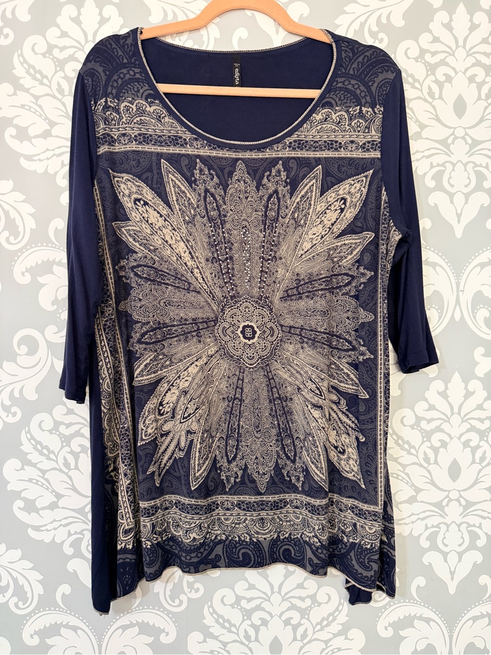 💫4/$25 • Edista Navy Paisley Medallion Scoop-Neck Tunic